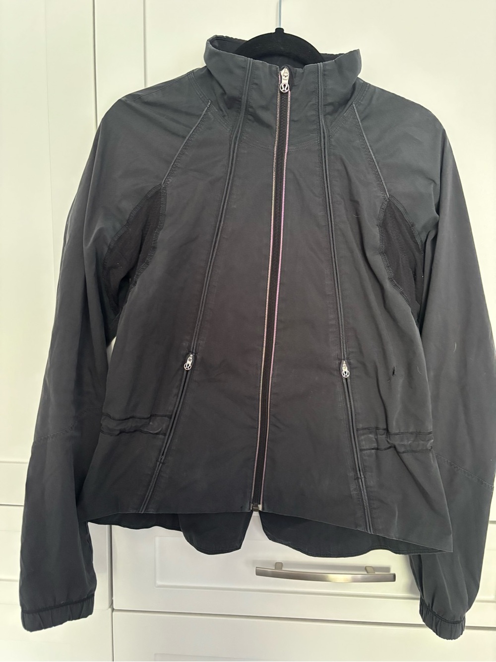 Vintage Lulu Women's Black Zip-Front Jacket. Flaw in pic. Size 6